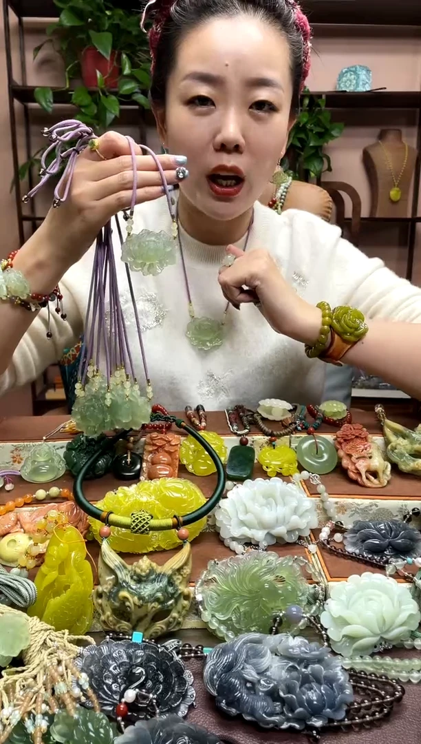 未镶嵌岫玉吊坠多样性发货发其中之一