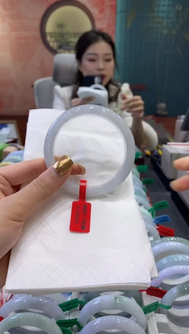【闪购商品】翡翠手镯未镶嵌多人03911