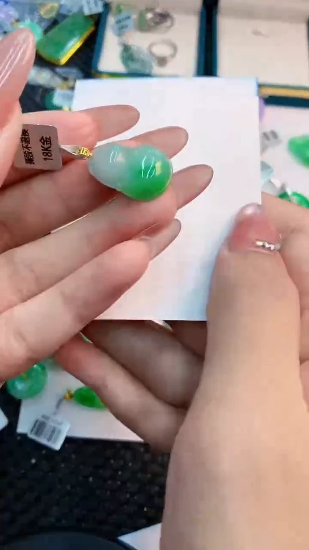 翡翠18K金镶嵌吊坠(不含链)1