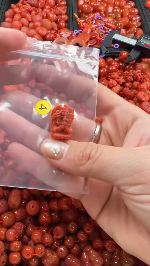 【闪购商品】南红玛瑙颈饰未镶嵌1