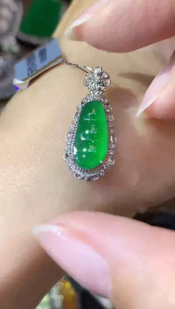 吊坠(不含链)18K金镶嵌翡翠C32