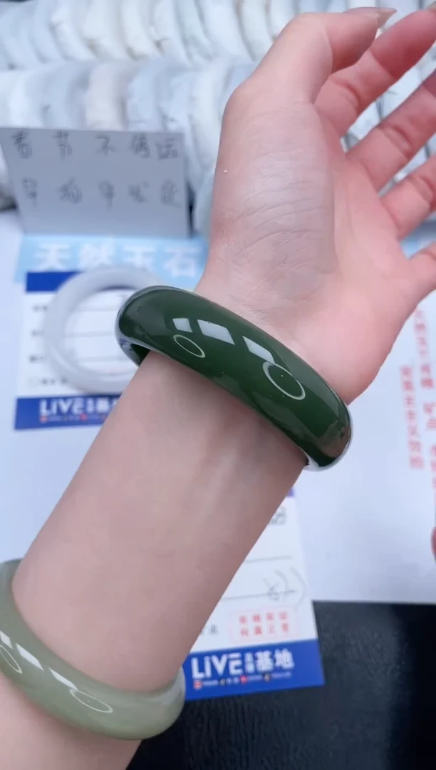 【闪购商品】石英质玉手镯未镶嵌橄榄绿色差偏大介意勿拍T123-57