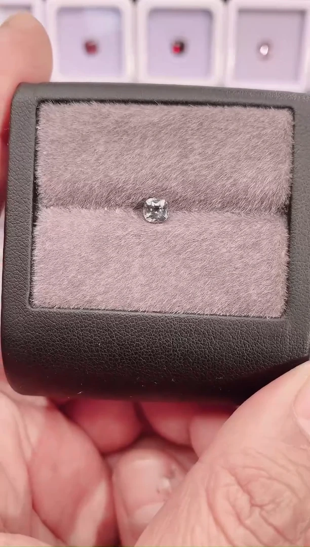 未镶嵌裸石尖晶石0.5