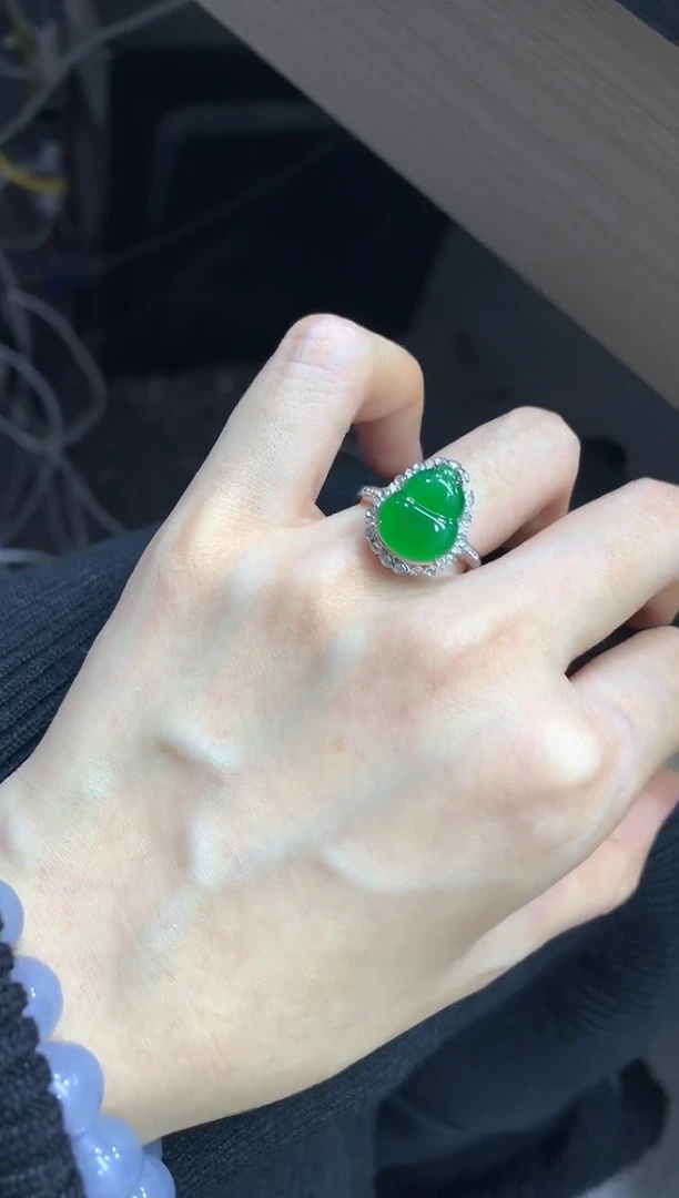 18K金镶嵌戒指翡翠70买断