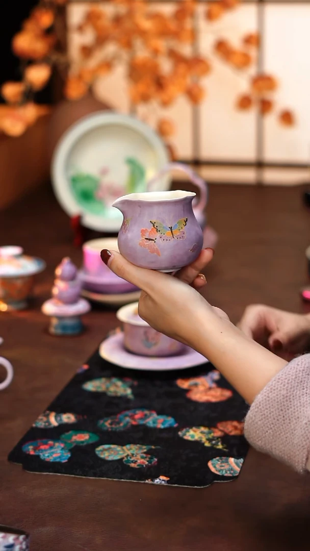 手绘紫蝶粉引公道杯