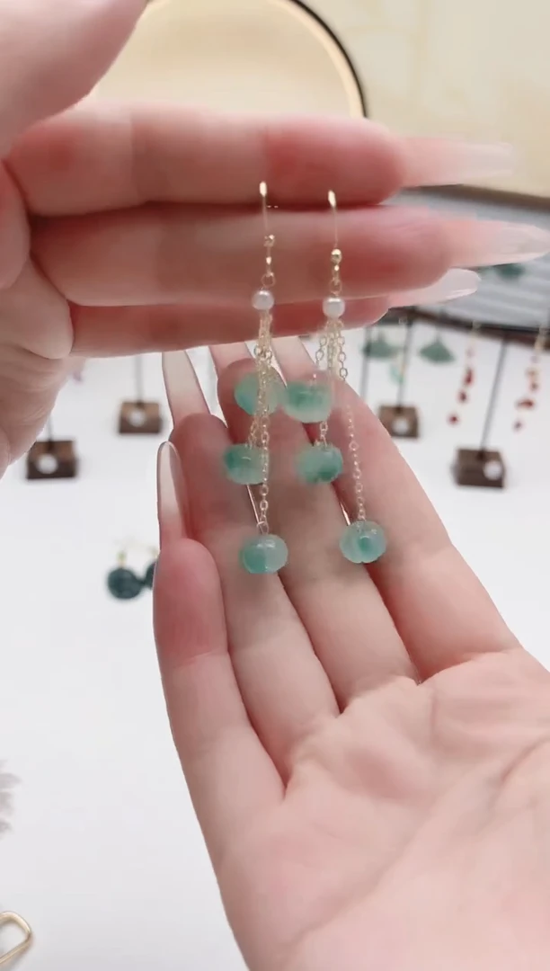 未镶嵌石英质玉（天山翠）耳饰南瓜蓝水3颗