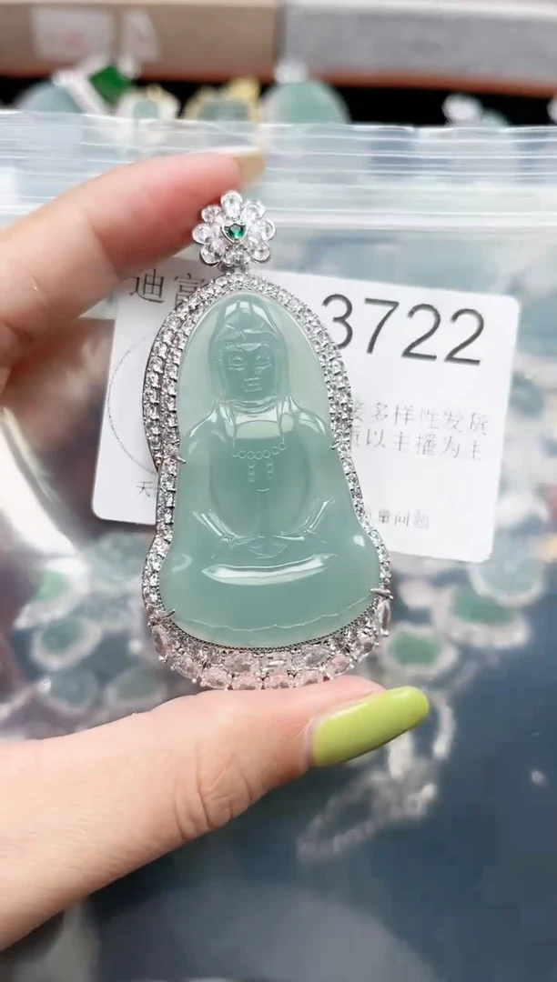 【闪购商品】翡翠颈饰未镶嵌赠皮绳3722