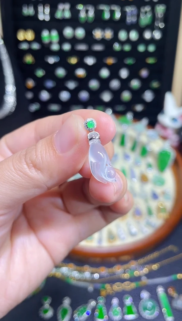 颈饰18K金镶嵌翡翠高冰胶佛手吊坠