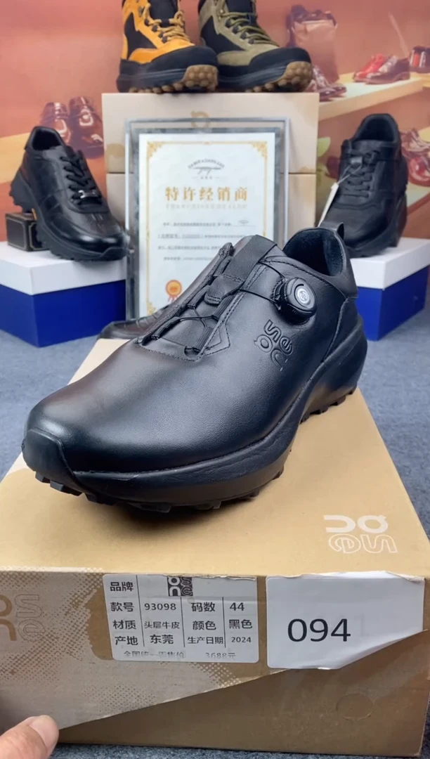 头层牛皮93098头层牛皮跨界多功能皮鞋（微瑕）运动鞋尺码44