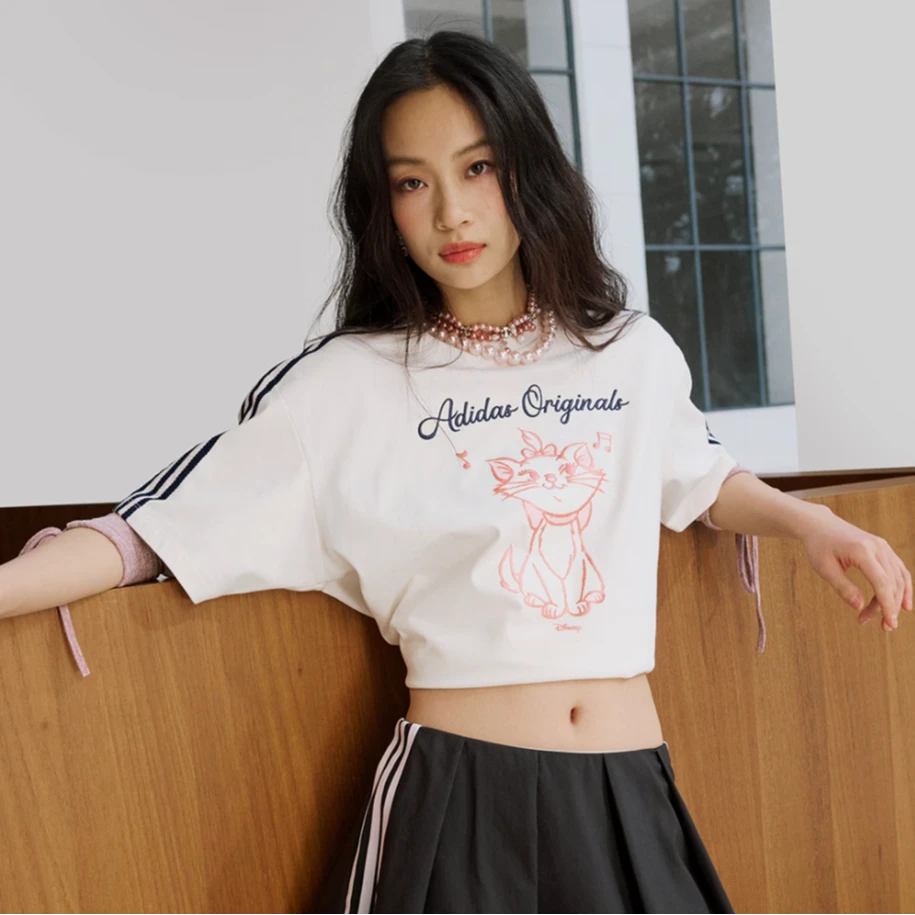 【劲浪体育】阿迪达斯迪士尼玛丽猫联名款落肩袖运动宽松短袖KC3099