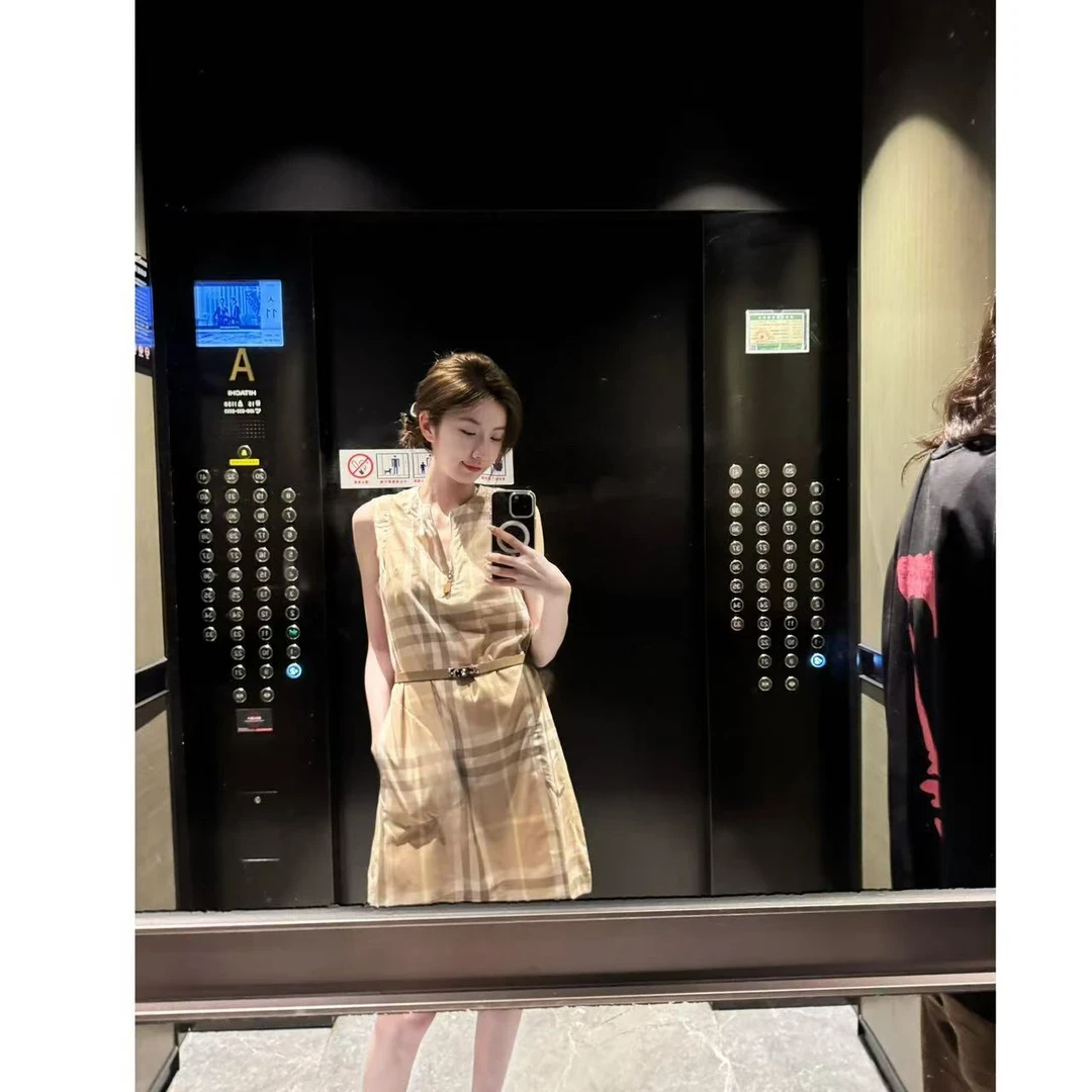 小个子时尚轻奢高级感格子收腰短裙款夏季背心连衣裙