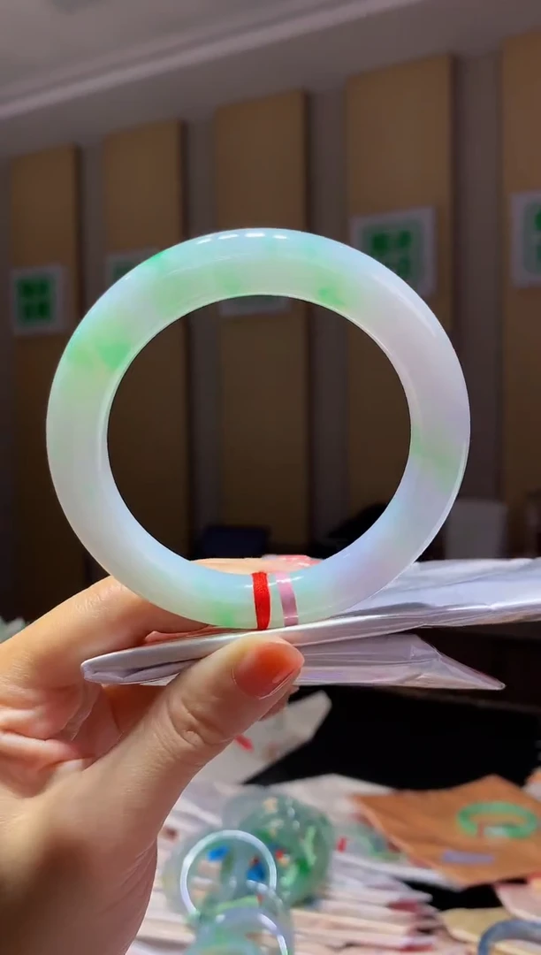 未镶嵌手镯翡翠-K19 圈口61.8 全款8.5万 定金2万