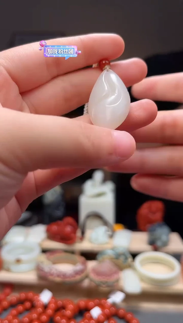 颈饰未镶嵌和田玉吊坠