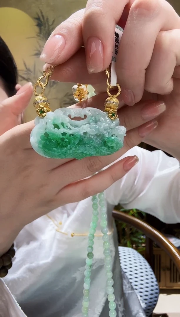 颈饰未镶嵌翡翠吊坠