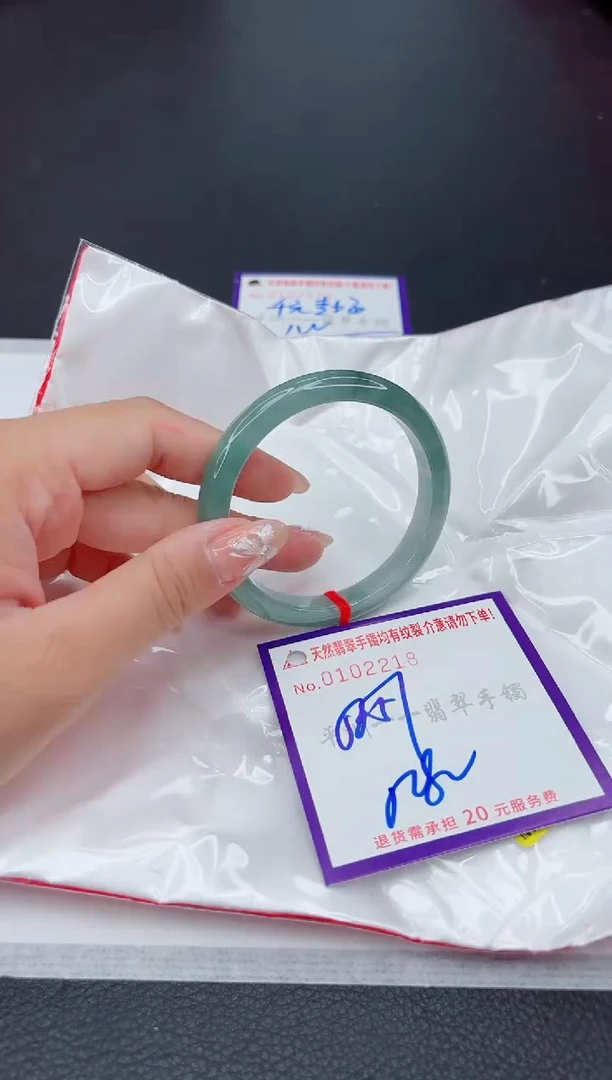 翡翠手镯未镶嵌1