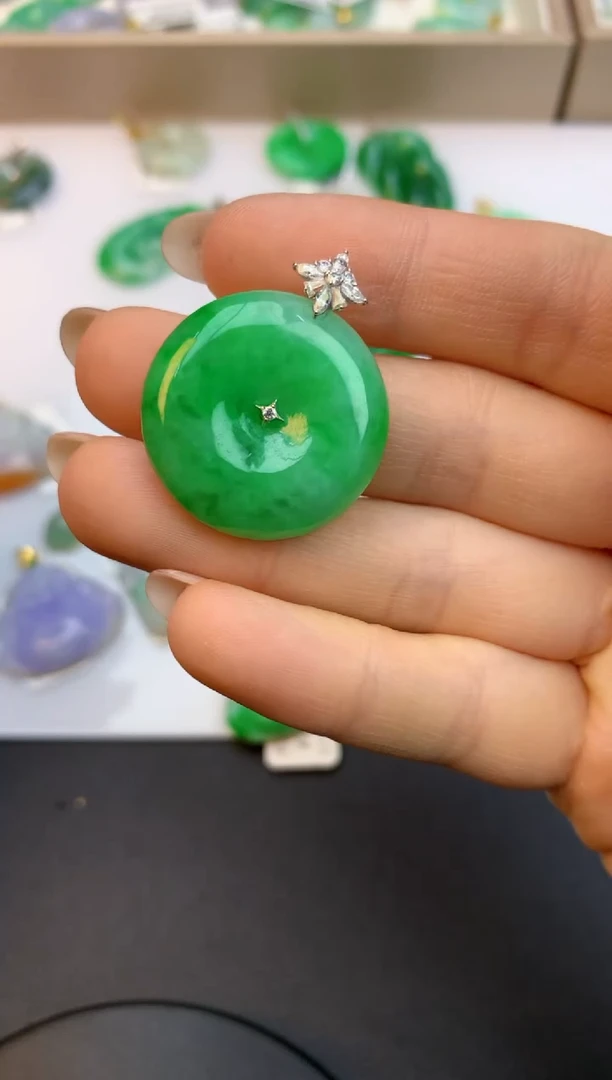 颈饰18K金镶嵌翡翠天然缅甸a货翡翠百元以上9元证书费自理