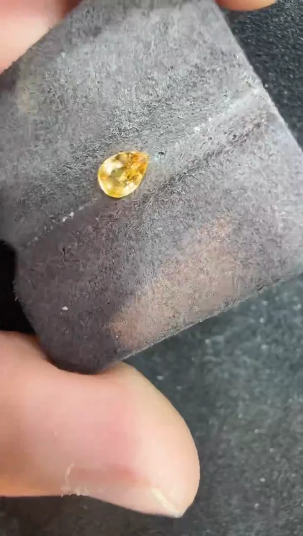 未镶嵌定制定制蓝宝石天然金丝雀黄0.5克拉