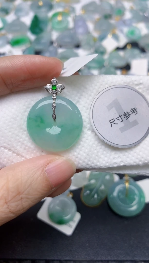颈饰18K金镶嵌翡翠天然缅甸A货翡翠