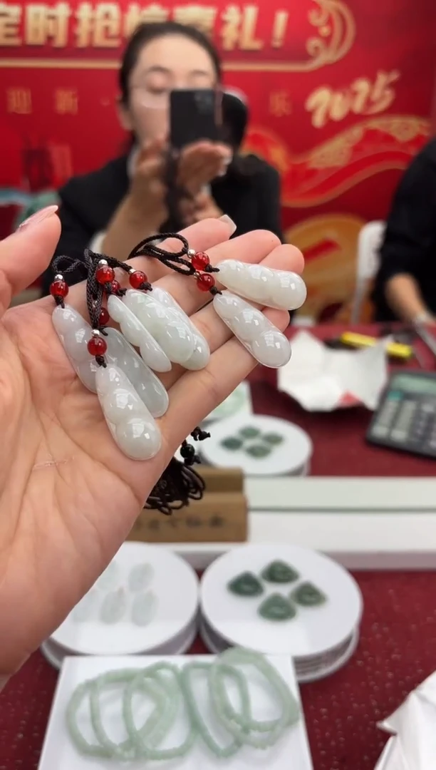 【闪购商品】翡翠挂件未镶嵌560652/豆子/多样性发一个