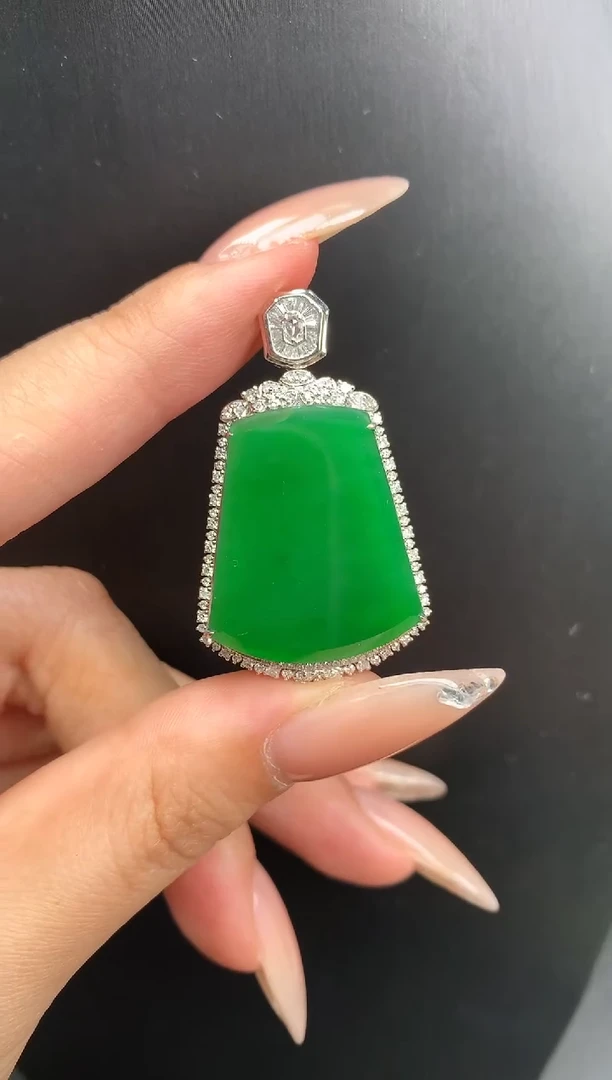 翡翠18K金镶嵌颈饰无事牌（三天鉴赏期）