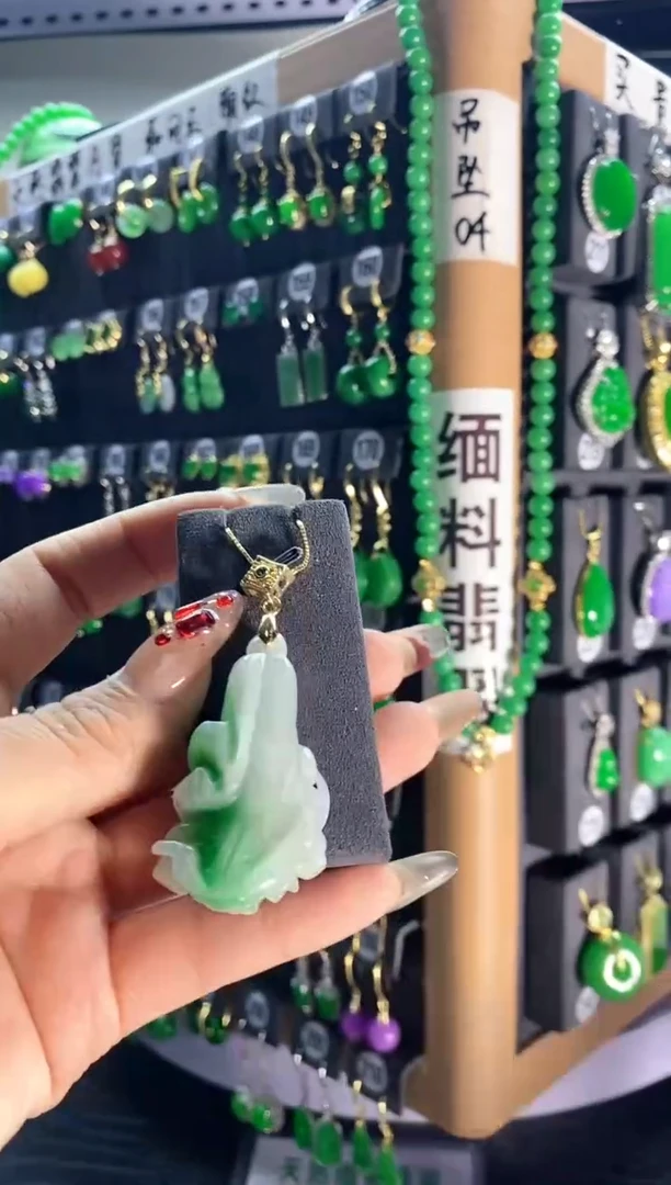 【闪购商品】翡翠耳饰银S925镶嵌238...