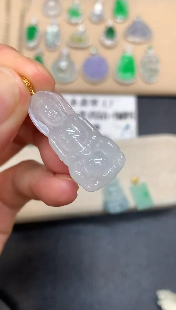 颈饰18K金镶嵌翡翠观音【无服务费
