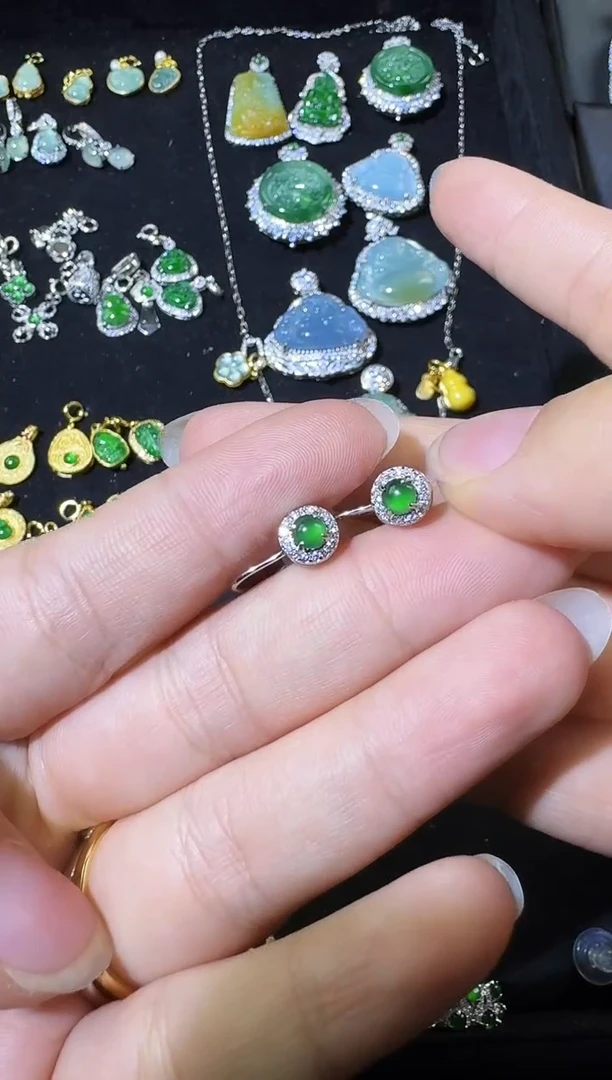 【闪购商品】翡翠耳饰银S925镶嵌耳钉