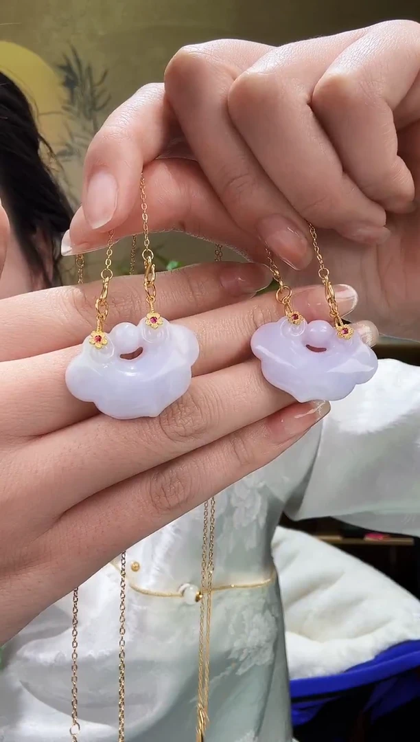 颈饰未镶嵌翡翠多样发其一个