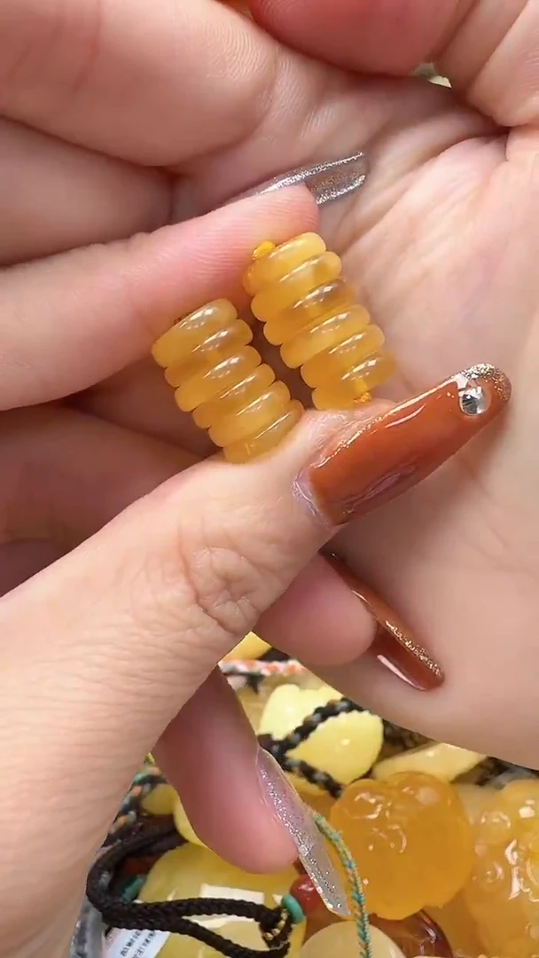 裸石琥珀未镶嵌随机一件