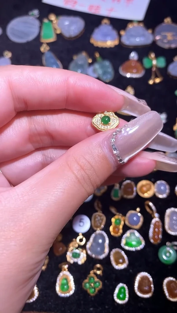 颈饰银S925镶嵌翡翠天然a货