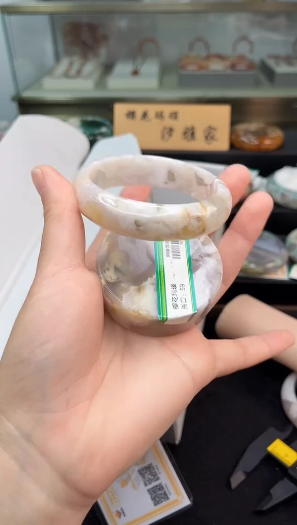未镶嵌手镯石英质玉59圈口（不退不换）1563480