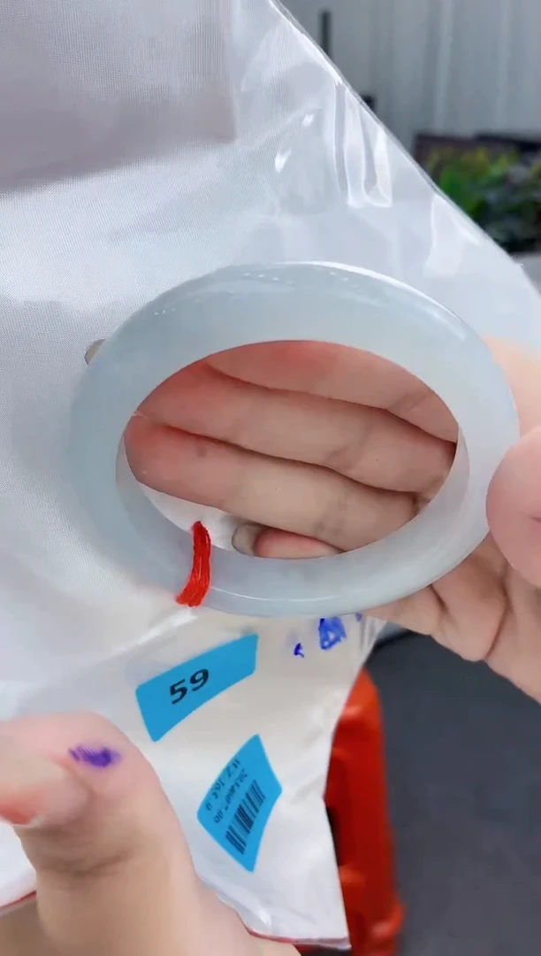 翡翠手镯未镶嵌翡翠手镯