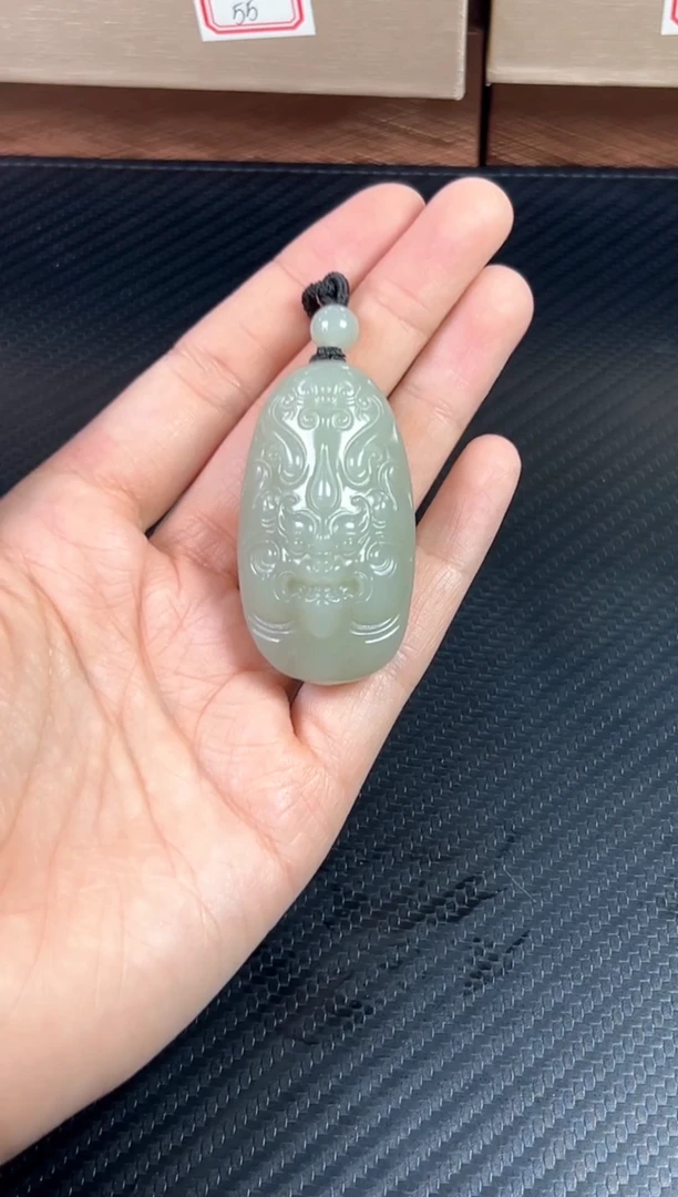 吊坠(赠链)未镶嵌和田玉且末微色差近矿m