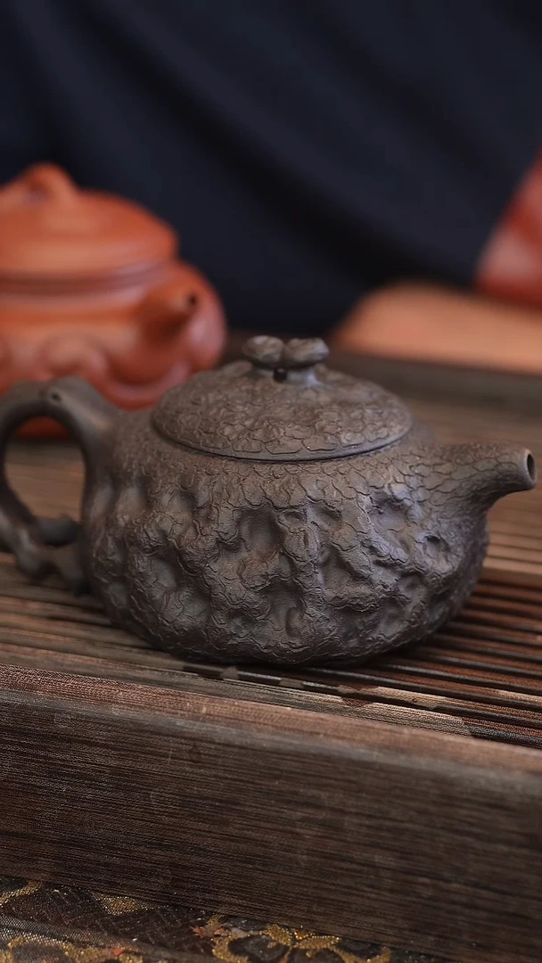 茶壶紫砂供春 黑金砂 260cc