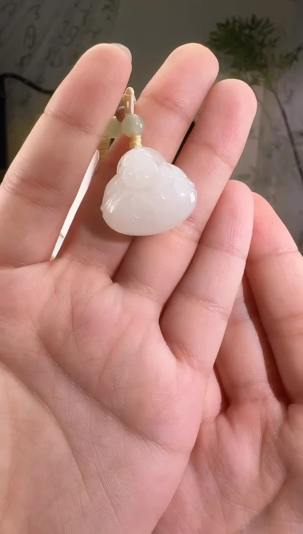 和田玉未镶嵌颈饰藕粉抱抱佛