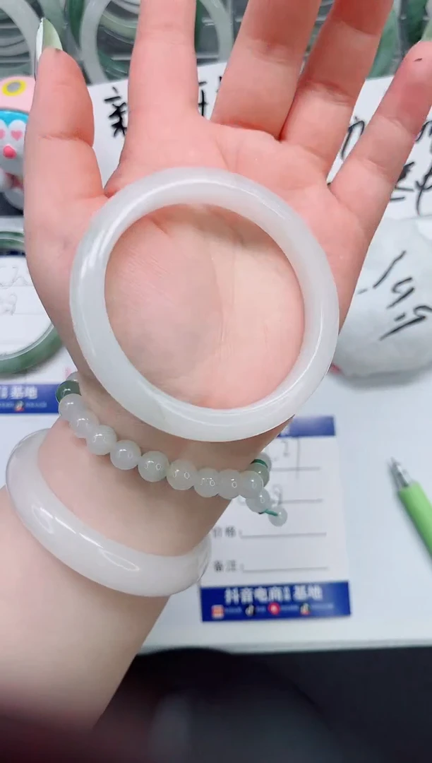 【闪购商品】石英质玉手镯未镶嵌c27