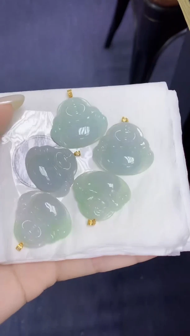 翡翠18K金镶嵌颈饰天然缅甸翡翠A货多样性发其一