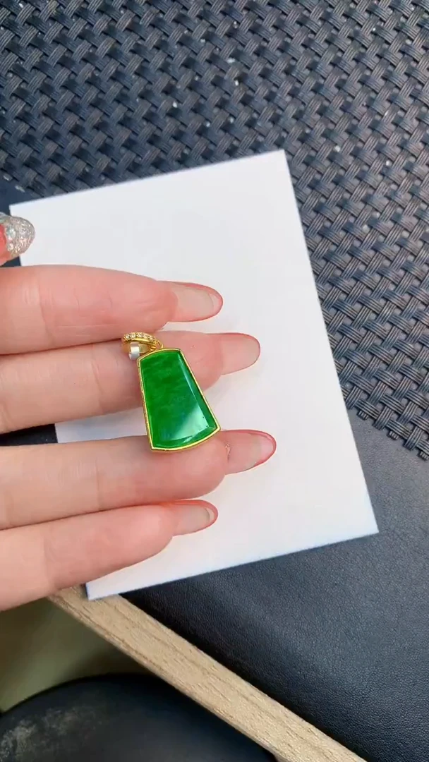 颈饰未镶嵌翡翠1