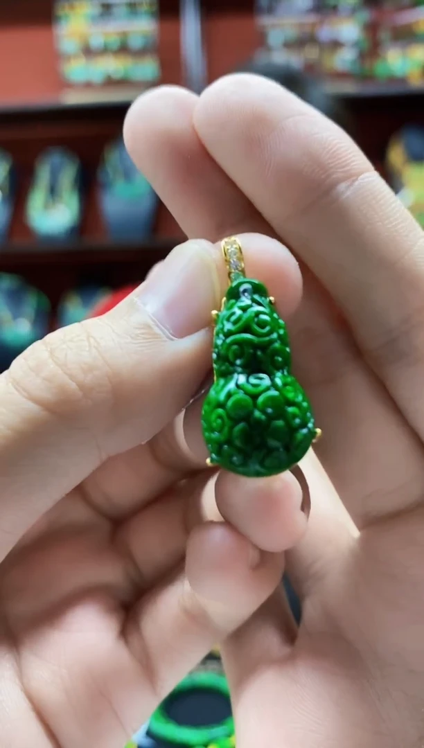 颈饰未镶嵌翡翠吊坠