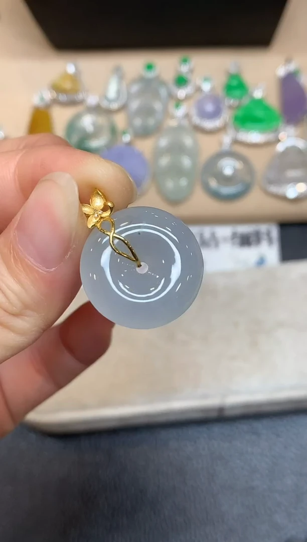 颈饰18K金镶嵌翡翠平安扣【无服务费