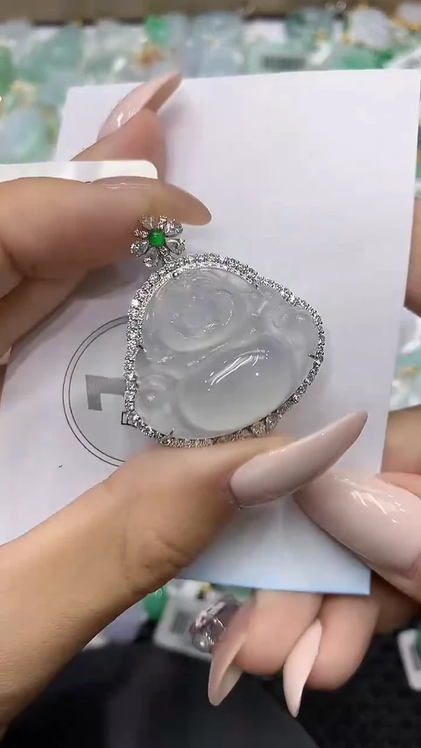 颈饰18K金镶嵌翡翠111111111111