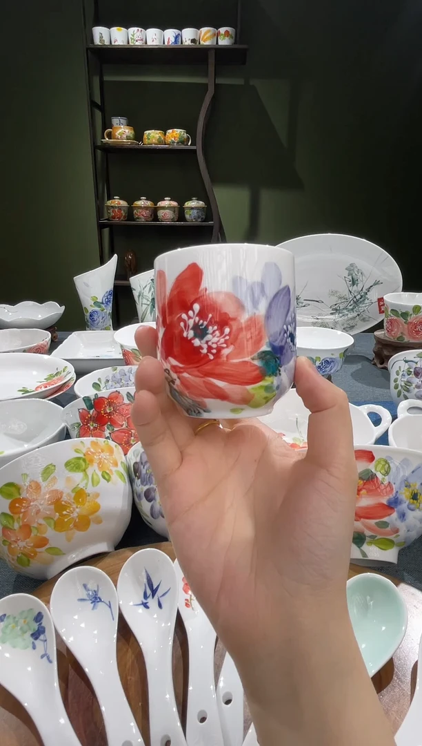 其他景德镇高温釉下彩双色花杯子