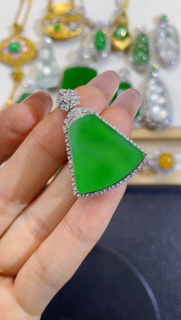 吊坠(不含链)18K金镶嵌翡翠团购1