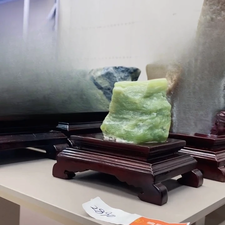 现货-新疆玉料原石一件带底座编号1667