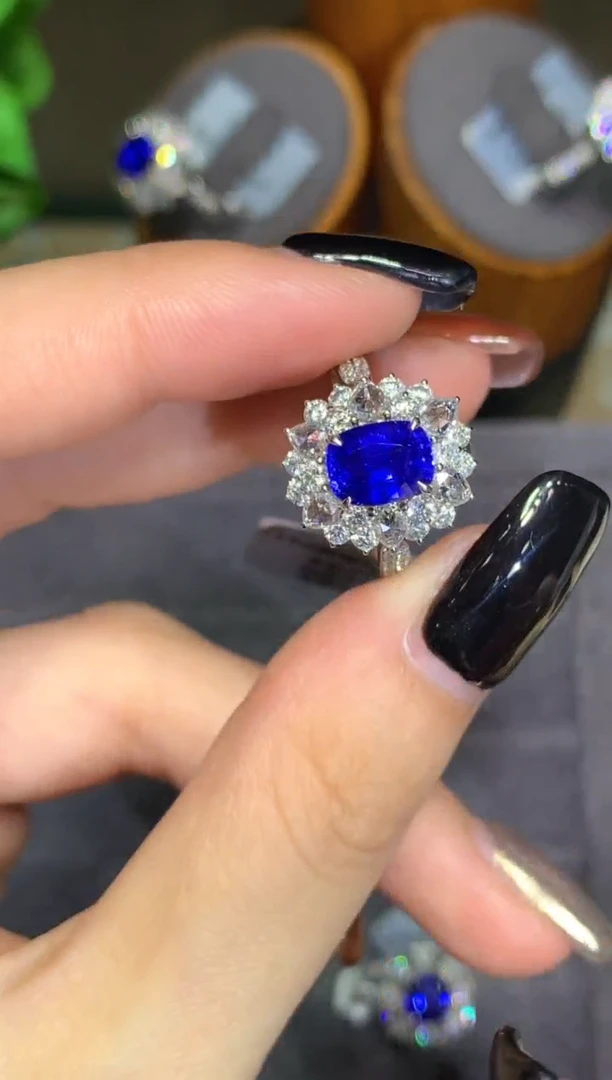 戒指蓝宝石18K金镶嵌2.13CT