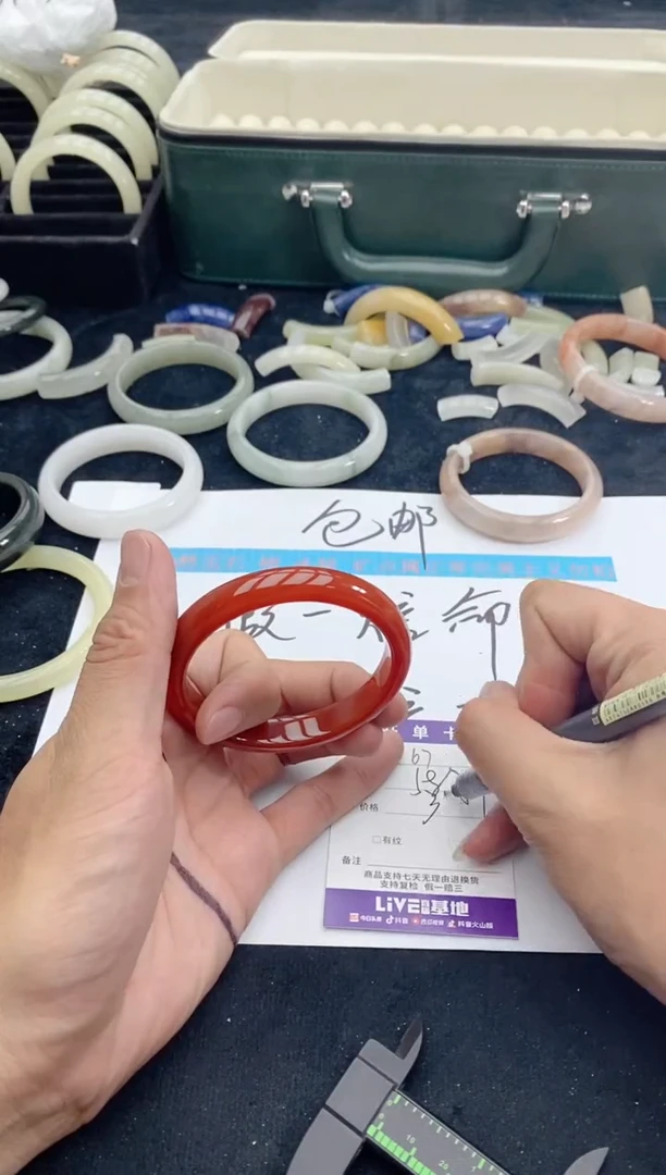 【闪购商品】石英质玉手镯未镶嵌67