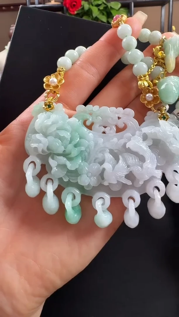 颈饰未镶嵌翡翠报喜鸟