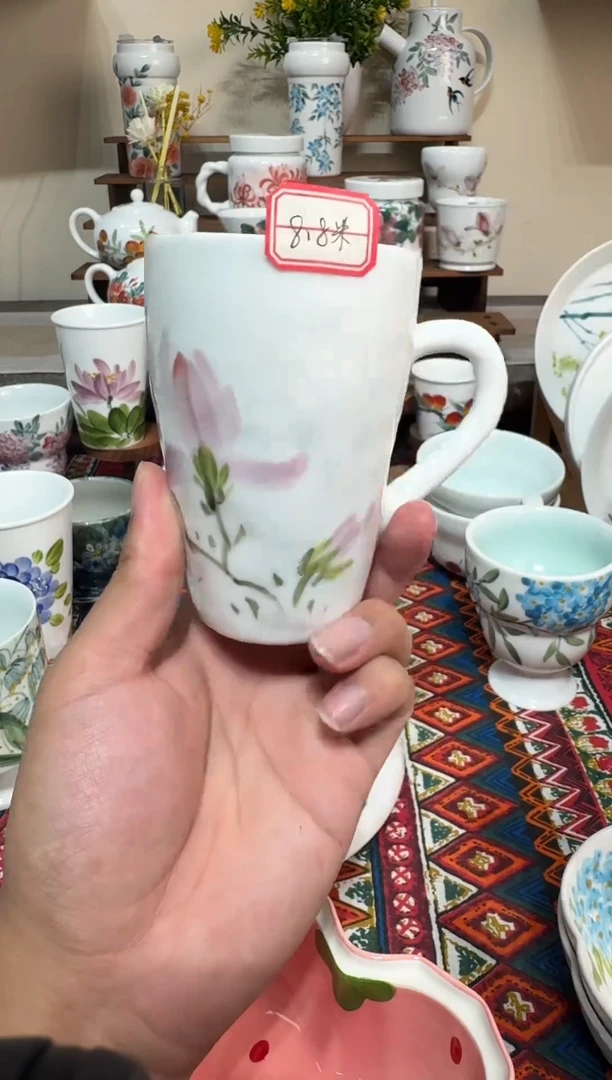 摆件景德镇手工陶瓷玉兰花马克杯