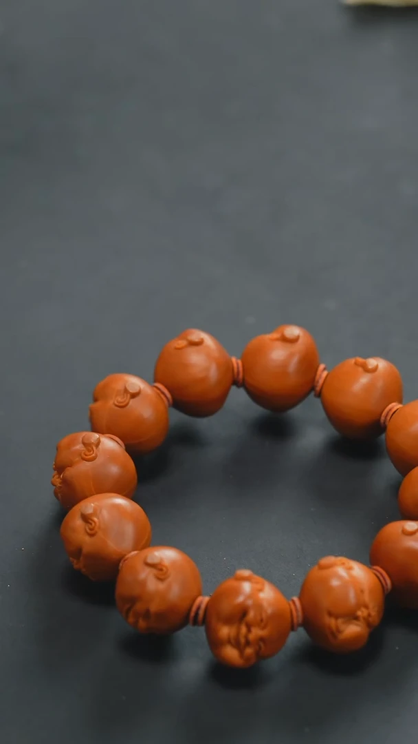 橄榄核手串微走色人生百态