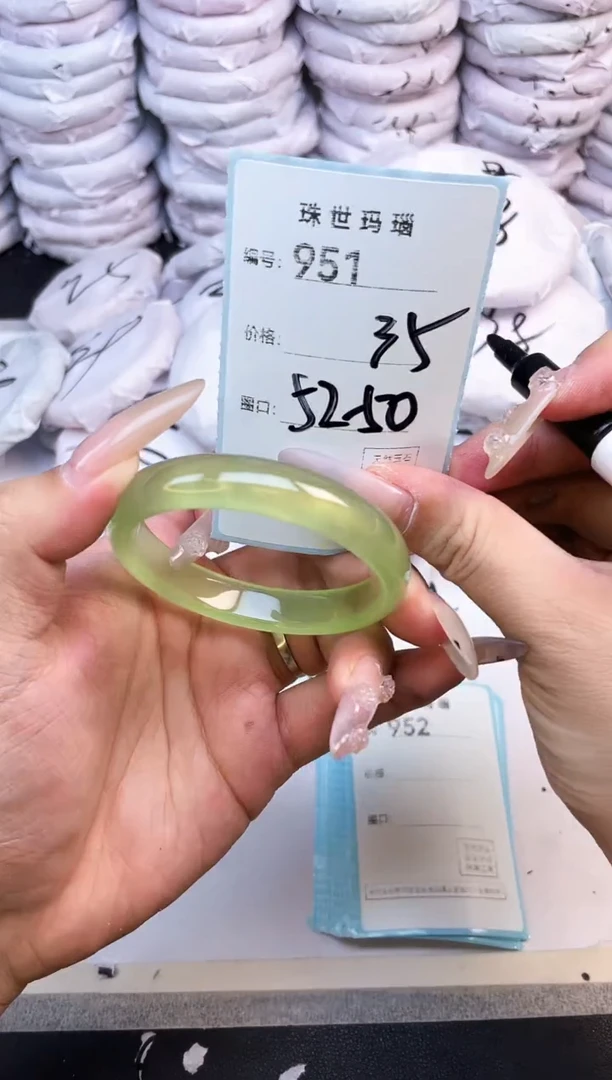 玛瑙/玉髓手镯未镶嵌951